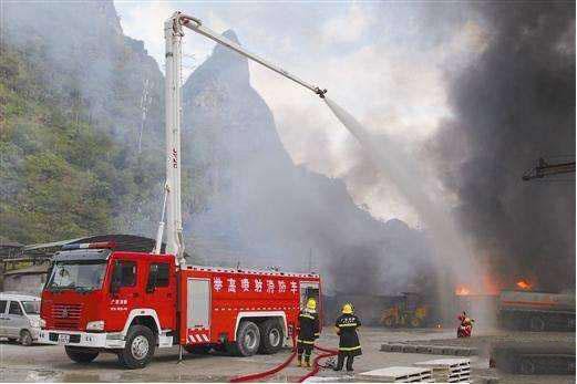 Aerial Ladder Fire Engines 9