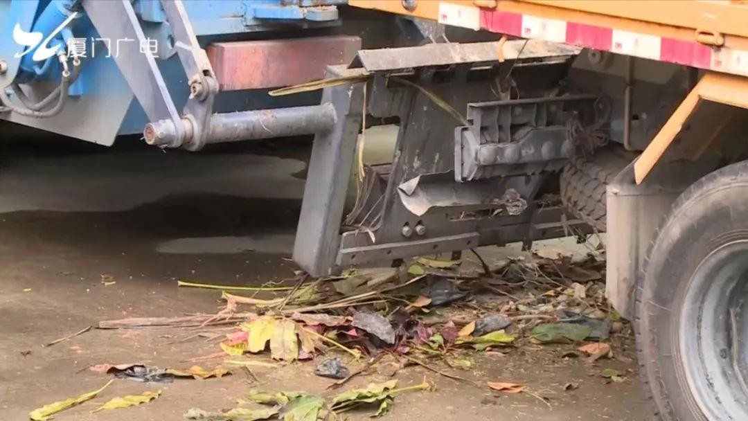 Worker killedby garbage truck 3