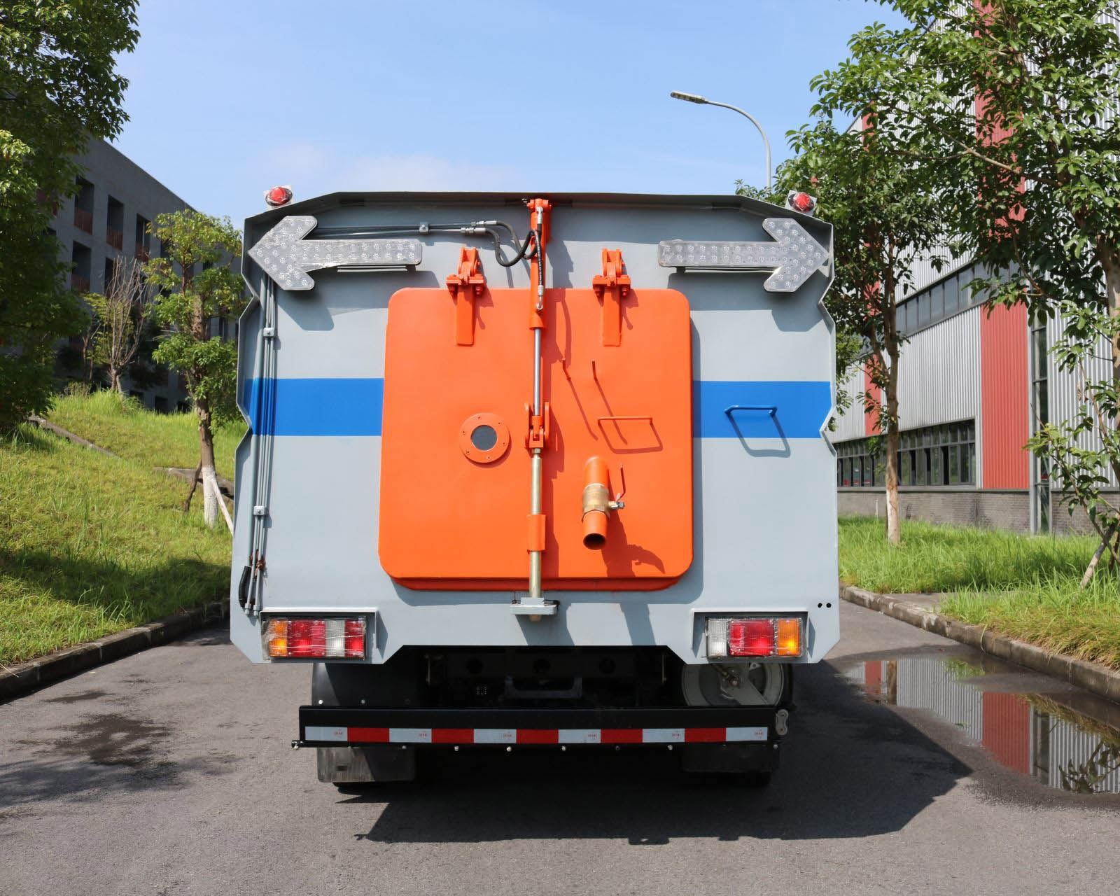 ISUZU Gutter Brooms Sweeper 6CBM 13