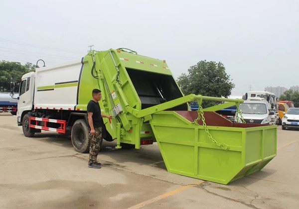 Municipal Solid Waste Collection Truck (11)