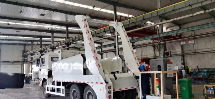 SHACMAN 12CBM Skip Bin Loader (1)