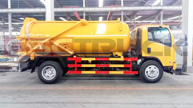 Isuzu 700P Sewage Truck 2