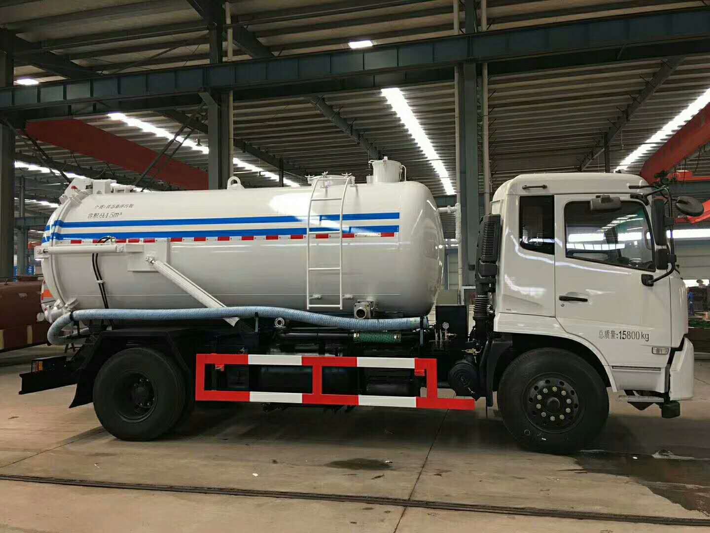 Heavy-duty Sewer Cleaner Truck (1)