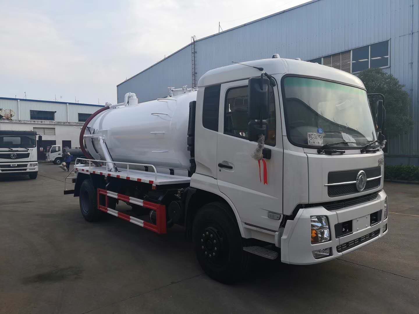 Heavy-duty Sewer Cleaner Truck (6)