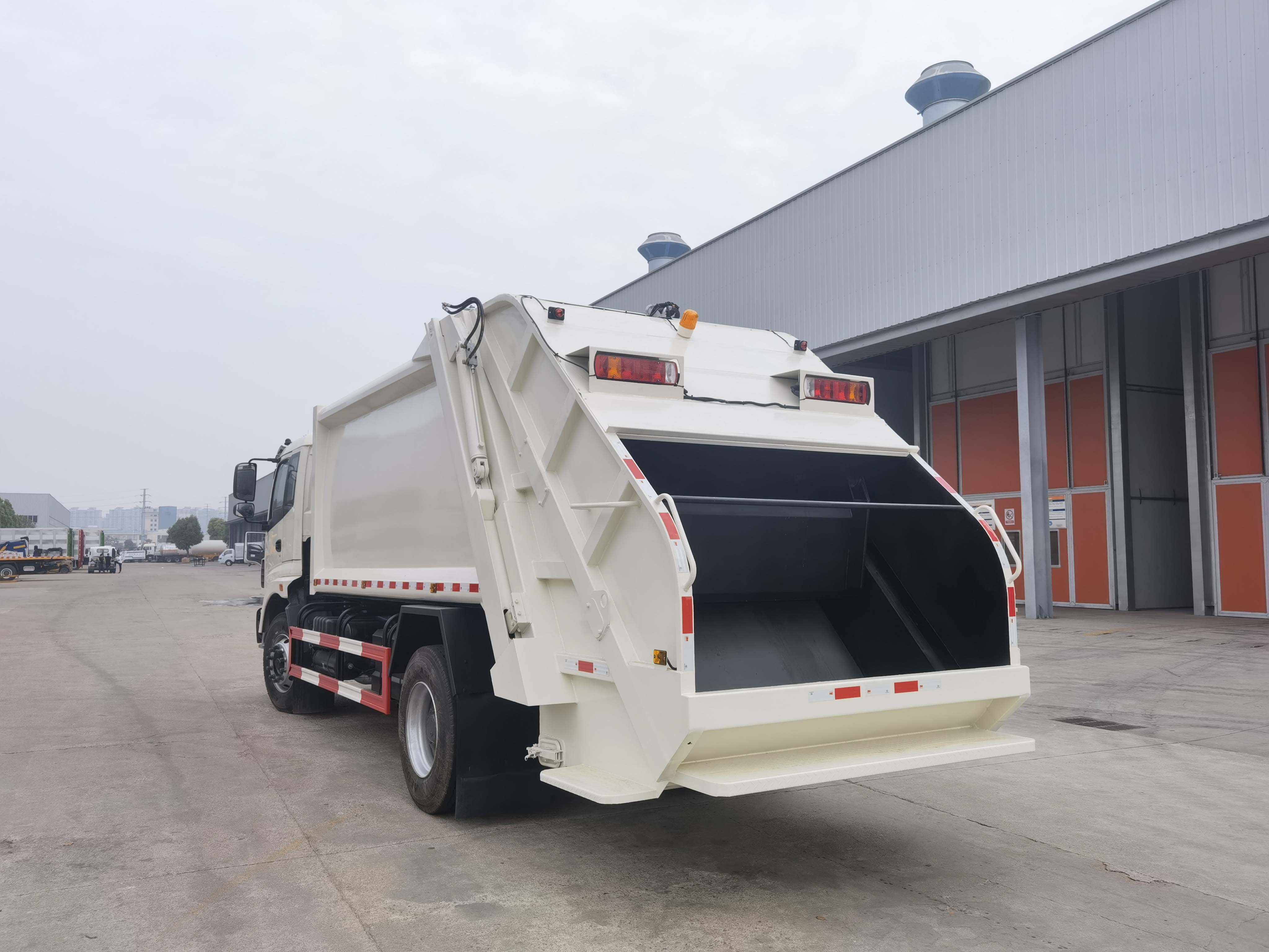 FOTON Waste Compactor Truck Second Hand for Sale (4)