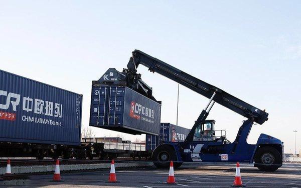 Shacman X3000 Dump Truck Exported to Romania Railway Transportation