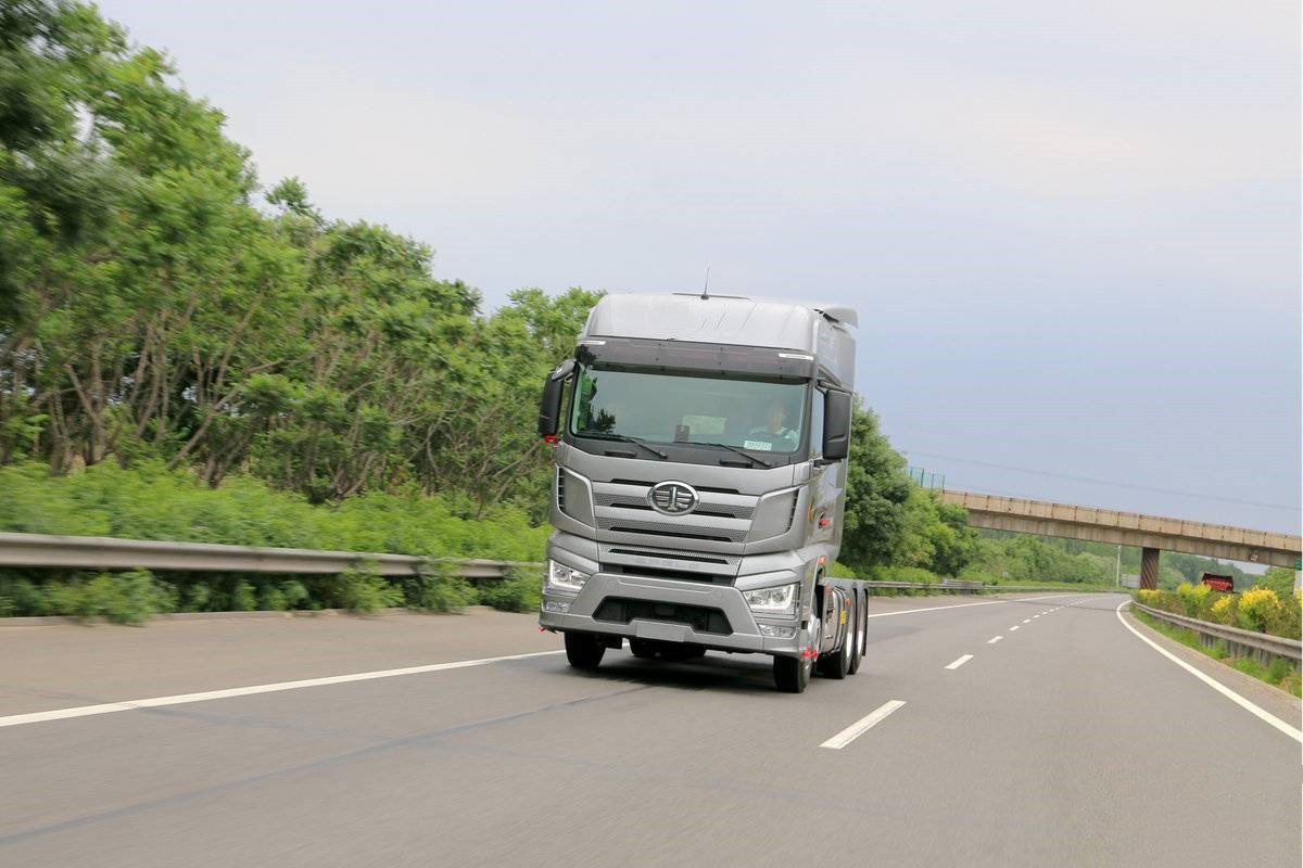 trailer on road