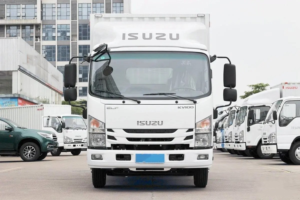 ISUZU Van Truck front