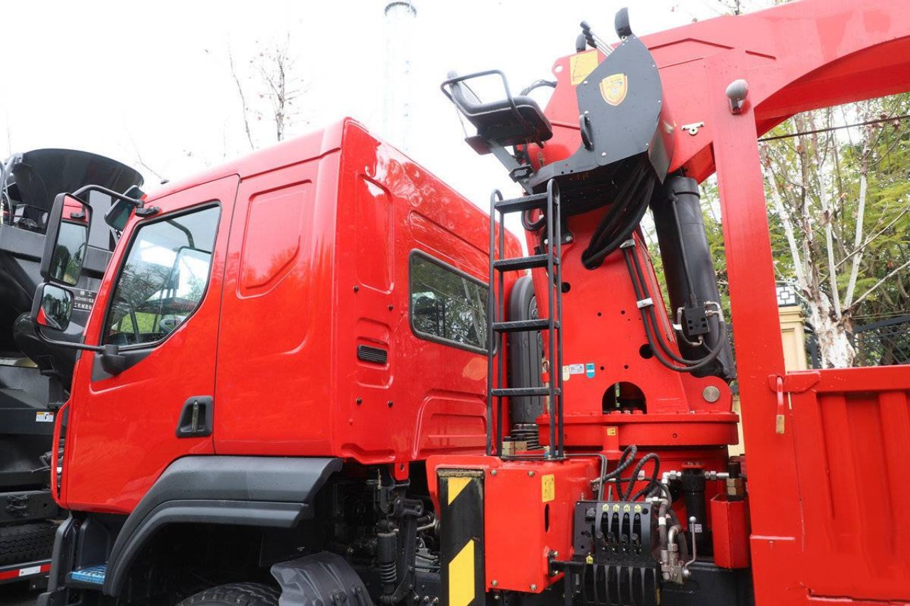 truck with crane