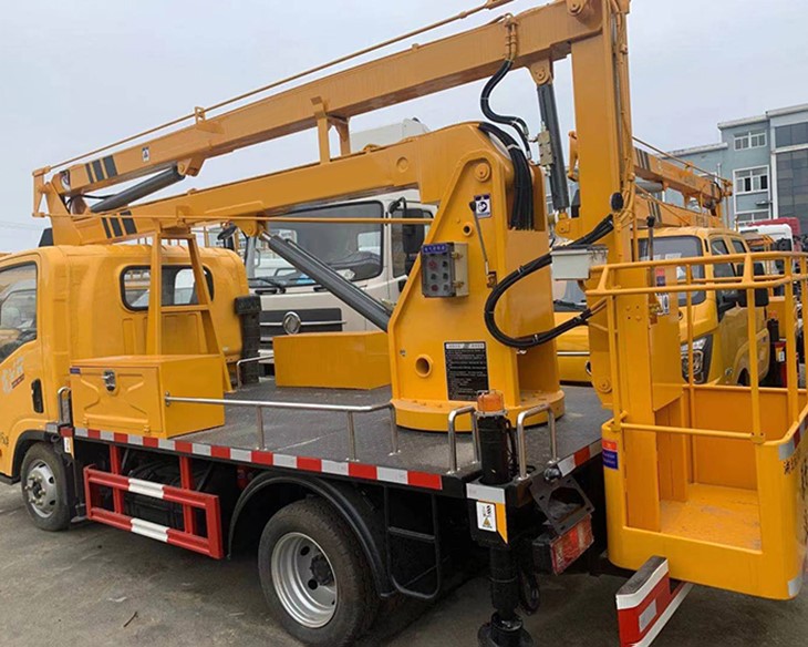 13m Articulated Sky Lift Truck 2