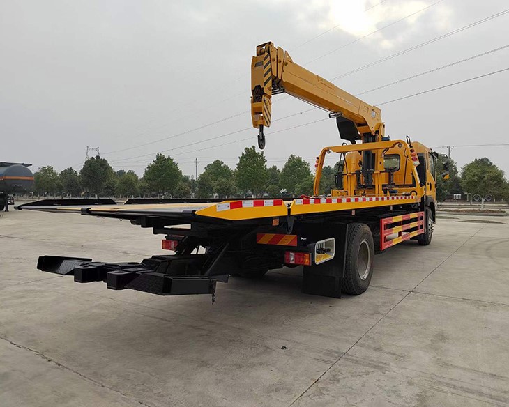 8 Ton Flatbed Wrecker with Crane 5