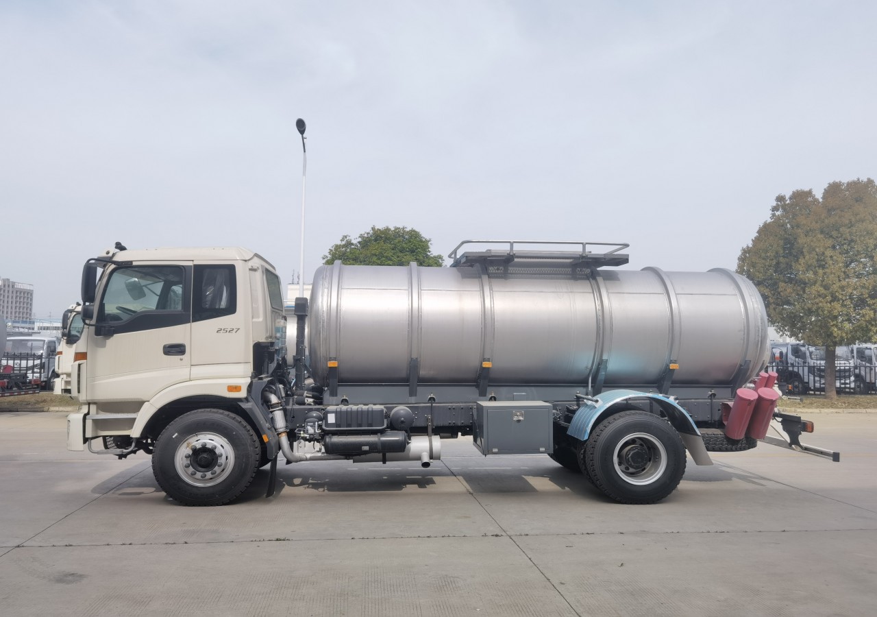 Water tank truck 02