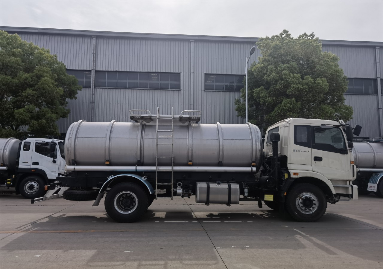 Water tank truck 06