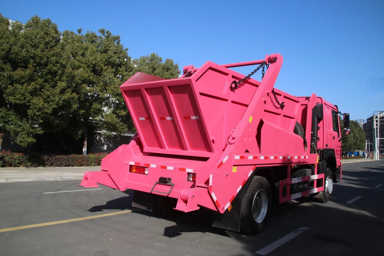 sinotruk skip loader garbage truck 7