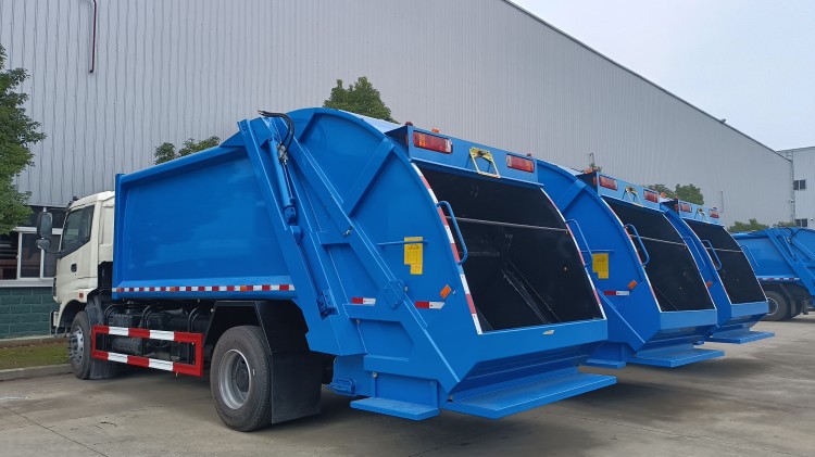 FOTON Garbage Compactor Truck 10