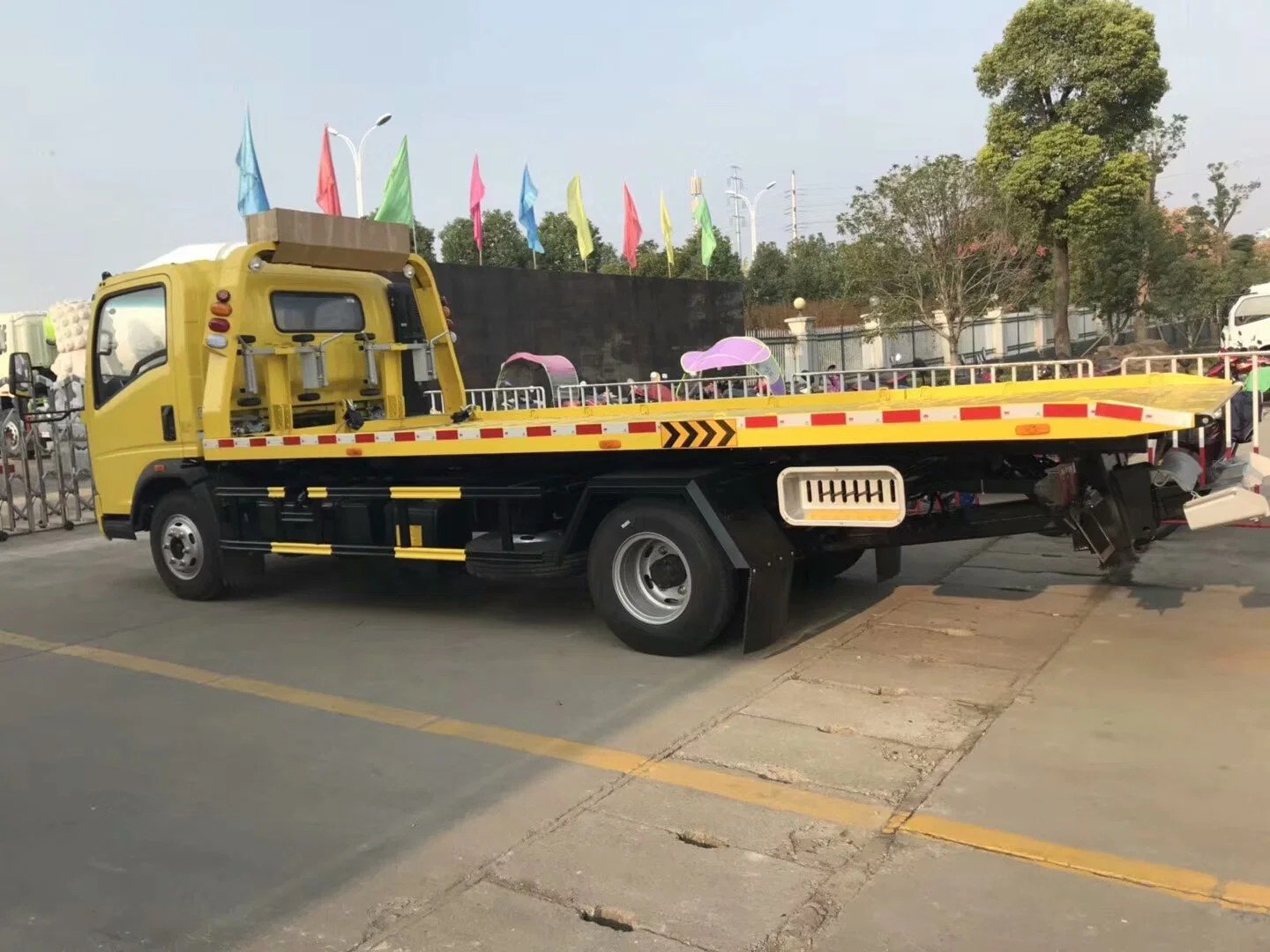 Flatbed Tow Trucks Transport Solutions For Uganda 3