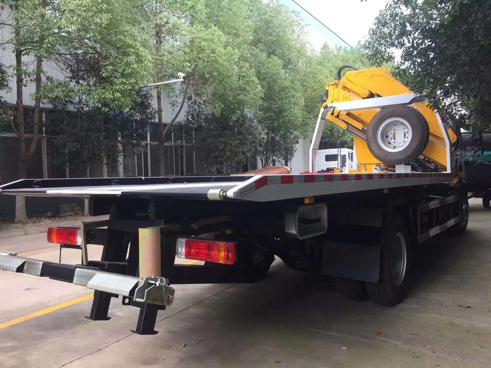 Tow Truck Mounted Crane Versatile Solutions For Nicaragua 3