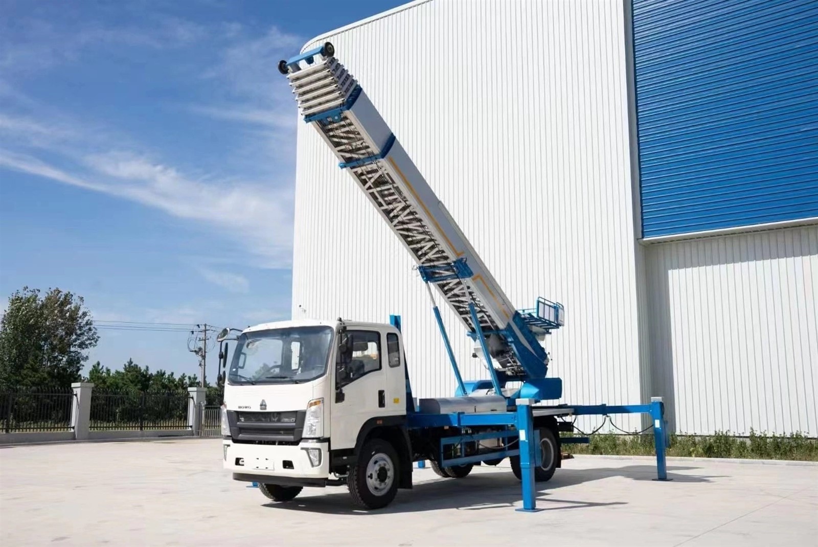 Ladder Lift Trucks