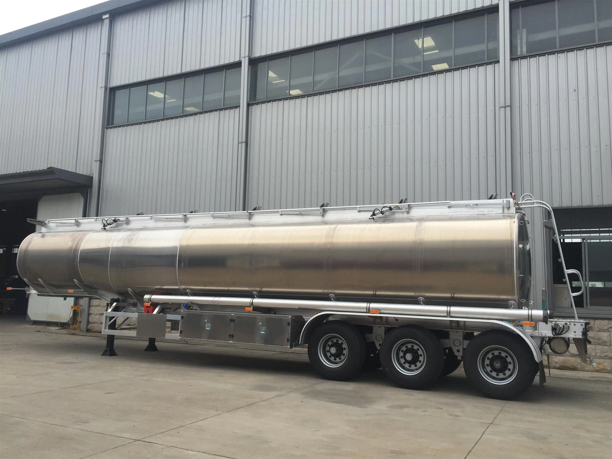 1 Unit Aluminum Fuel Tank Trailer Deliveried Zambia