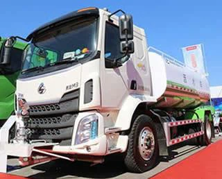 New Developed Sprinkler Truck Based On CHENGLONG M3