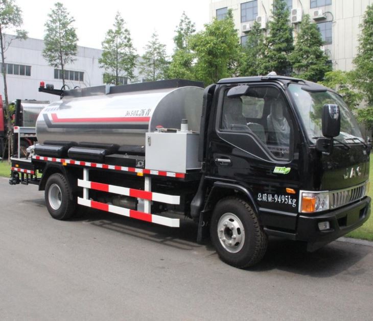 4 CBM Bitumen Sprayer Truck