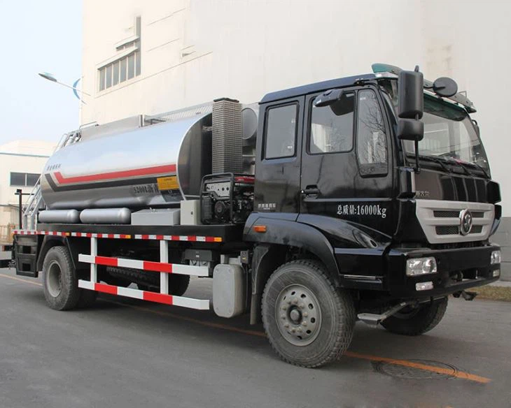 Automatic Asphalt Distributor Truck