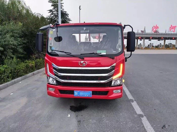 Young Man Purchasing YUEJIN Truck Online Selection, Onsite Inspection