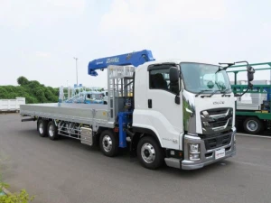 ISUZU GIGA Truck With Crane