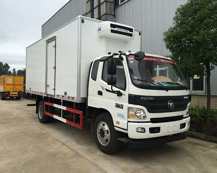 Small Refrigerated Truck AUMARK-C33