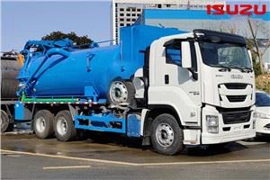 ISUZU GIGA 6X4 Sewer Vacuum Truck