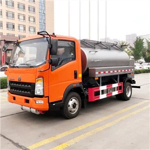 SINOTRUK HOWO 5,000L Oil Tank Truck