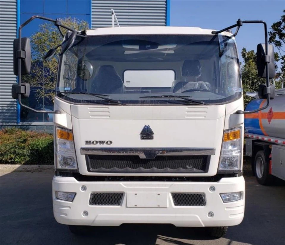 HOWO 8000 Liters Milk Delivery Truck