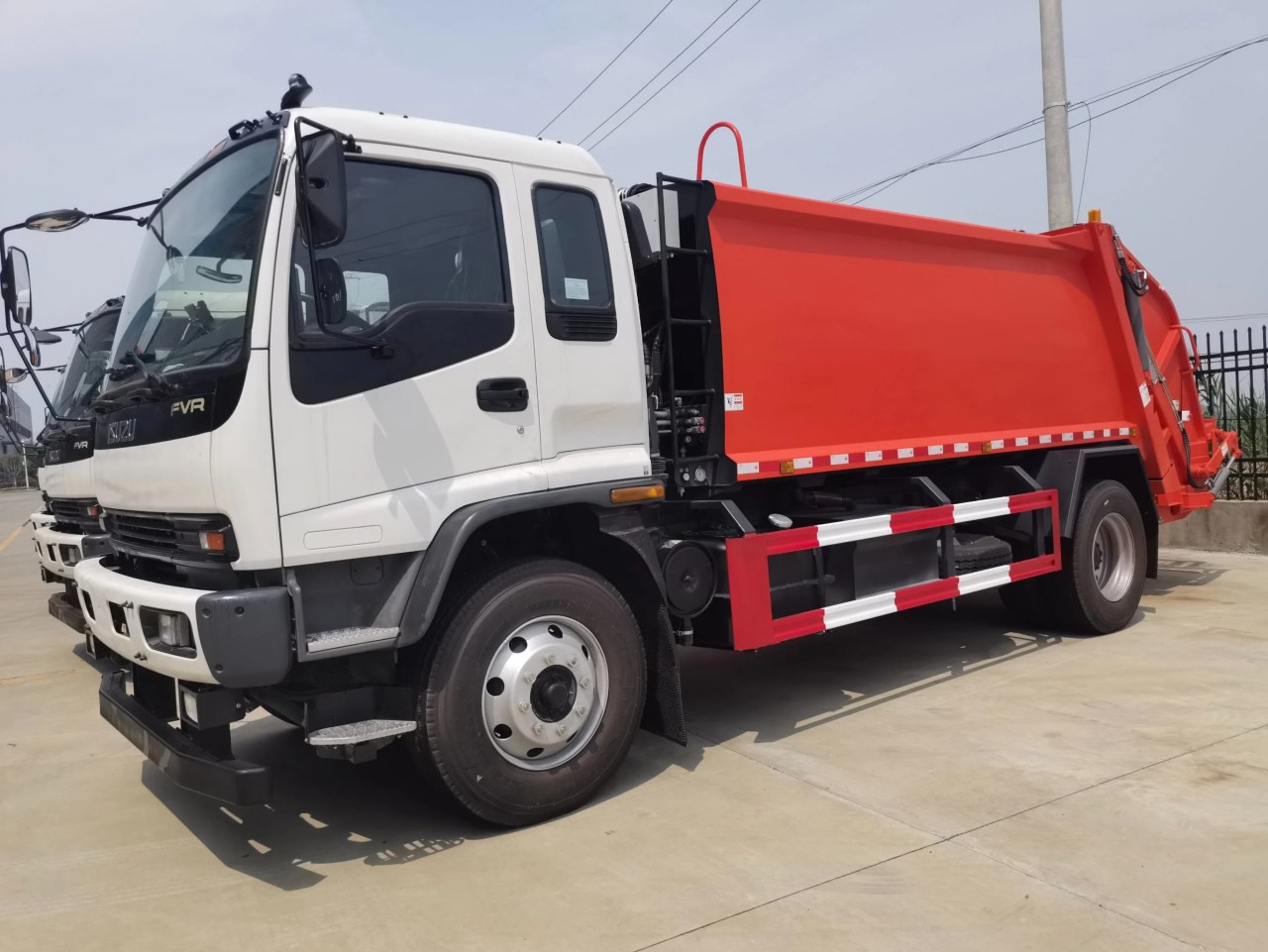 ISUZU 4x2 13 CBM Rear Loader Garbage Truck 3