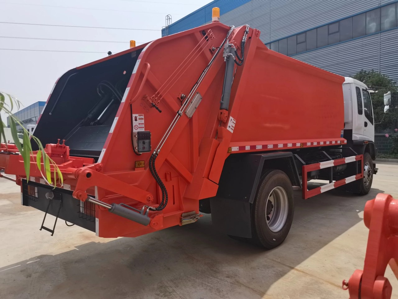 ISUZU 4x2 13 CBM Rear Loader Garbage Truck 6