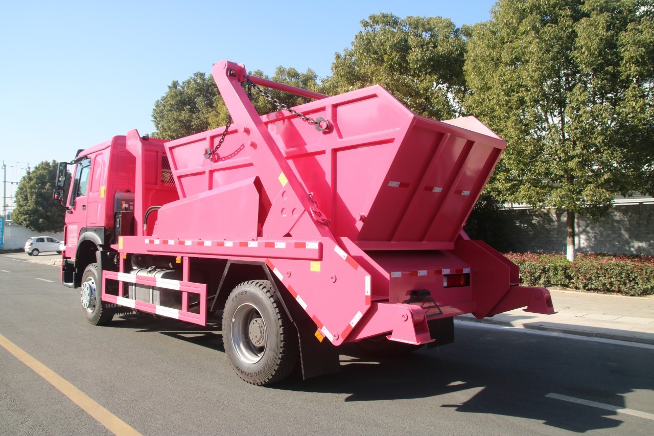 SINOTRUK Skip Loader Garbage Truck 1