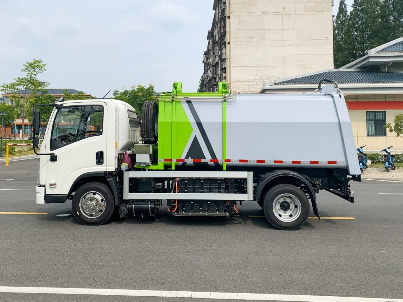 Electric Garbage Truck 4