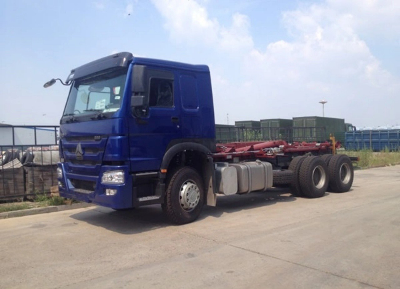 Sinotruk HOWO 6X4 20Ton Roll off Garbage Truck 5