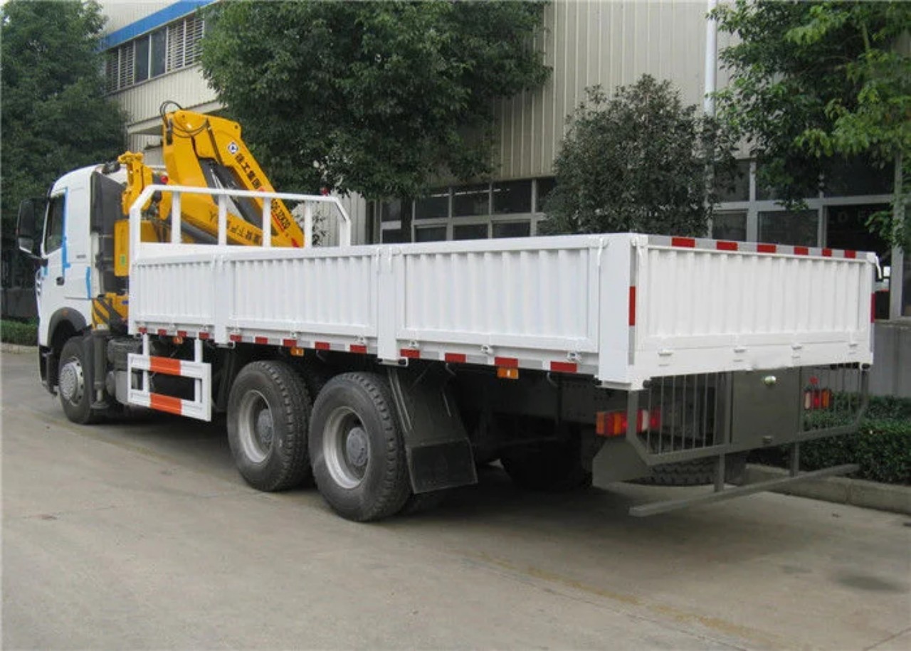 25 Ton Articulating Truck Mounted Crane 4