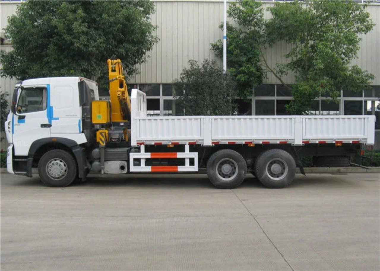 25 Ton Articulating Truck Mounted Crane 2