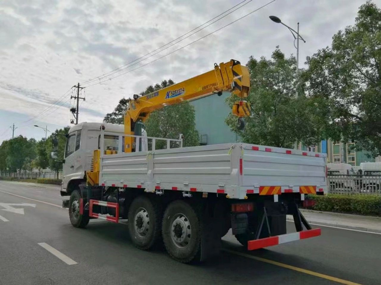 7 Ton Telescopic Boom Truck Mounted Crane 4