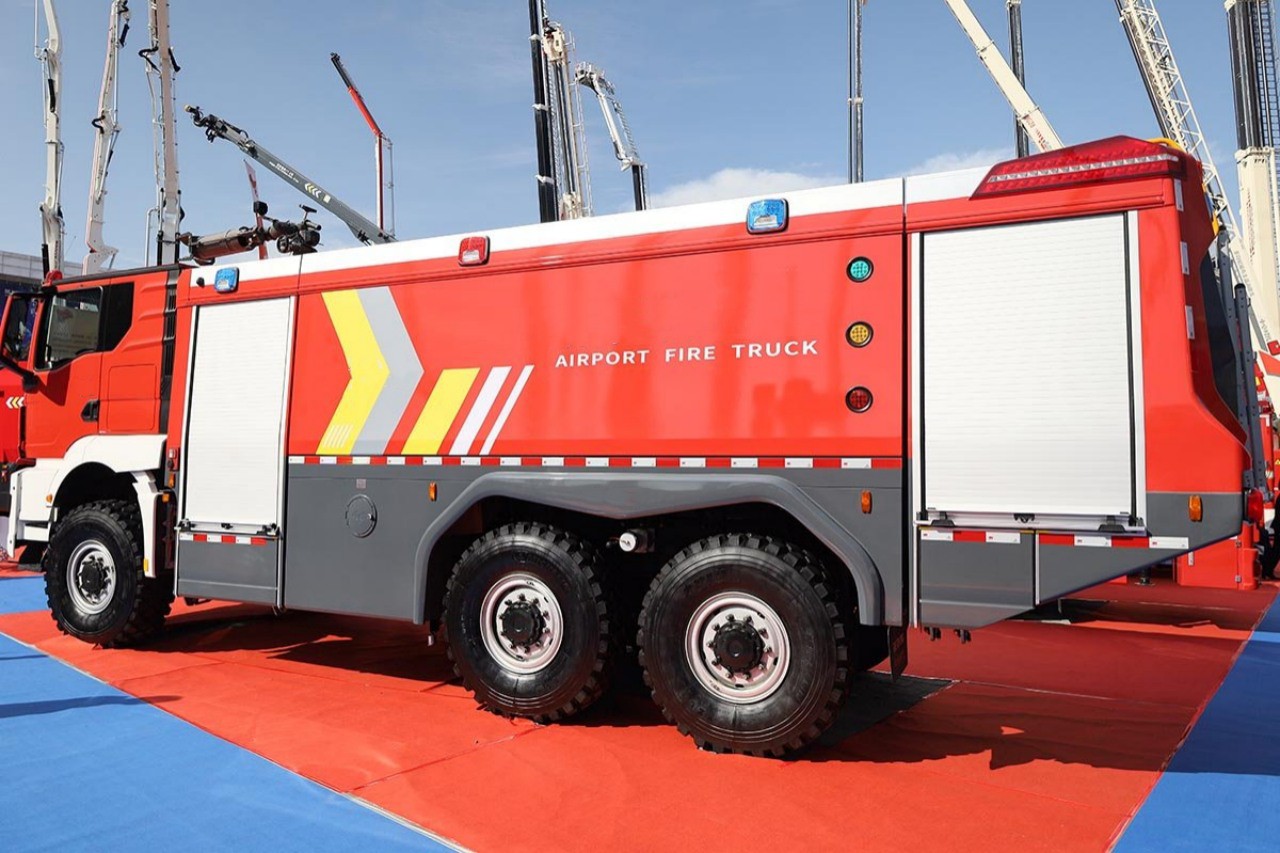 MAN TGS33510 6X6 Chassis Airport Fire Truck 3