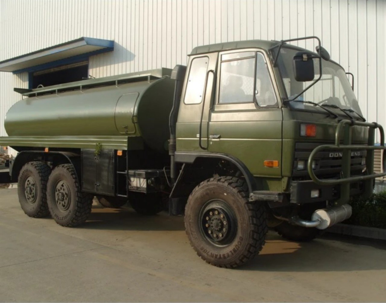 6x6 10 CBM Crude Oil Tank Truck 2