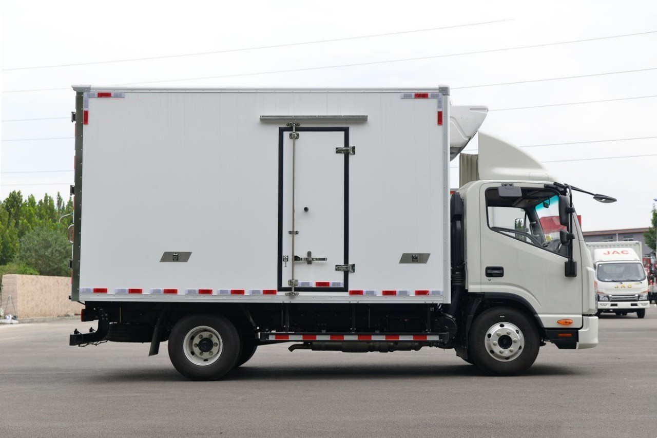 JAC 17 CBM Refrigerated Box Truck 5