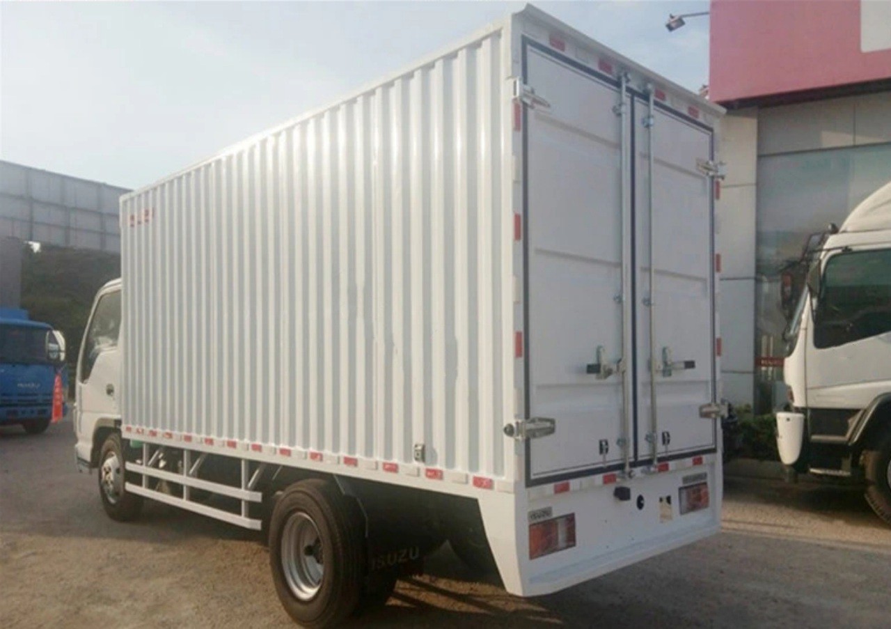 ISUZU Cargo Box Truck 4