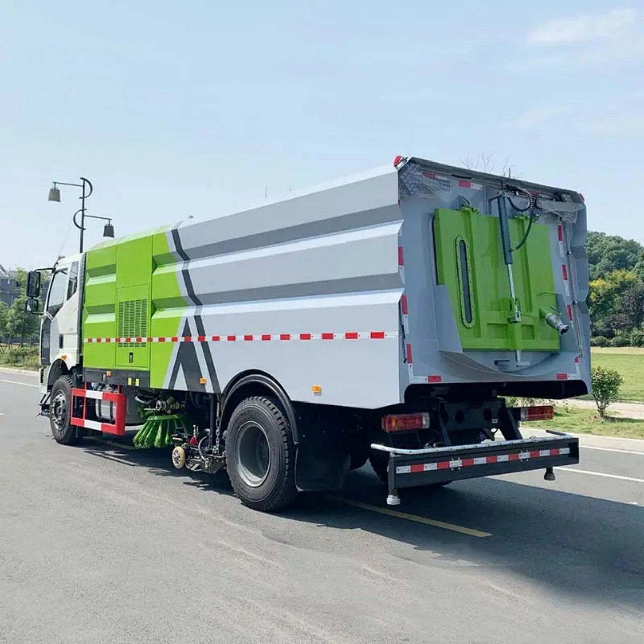 FAW Truck Mounted Road Sweeper 4