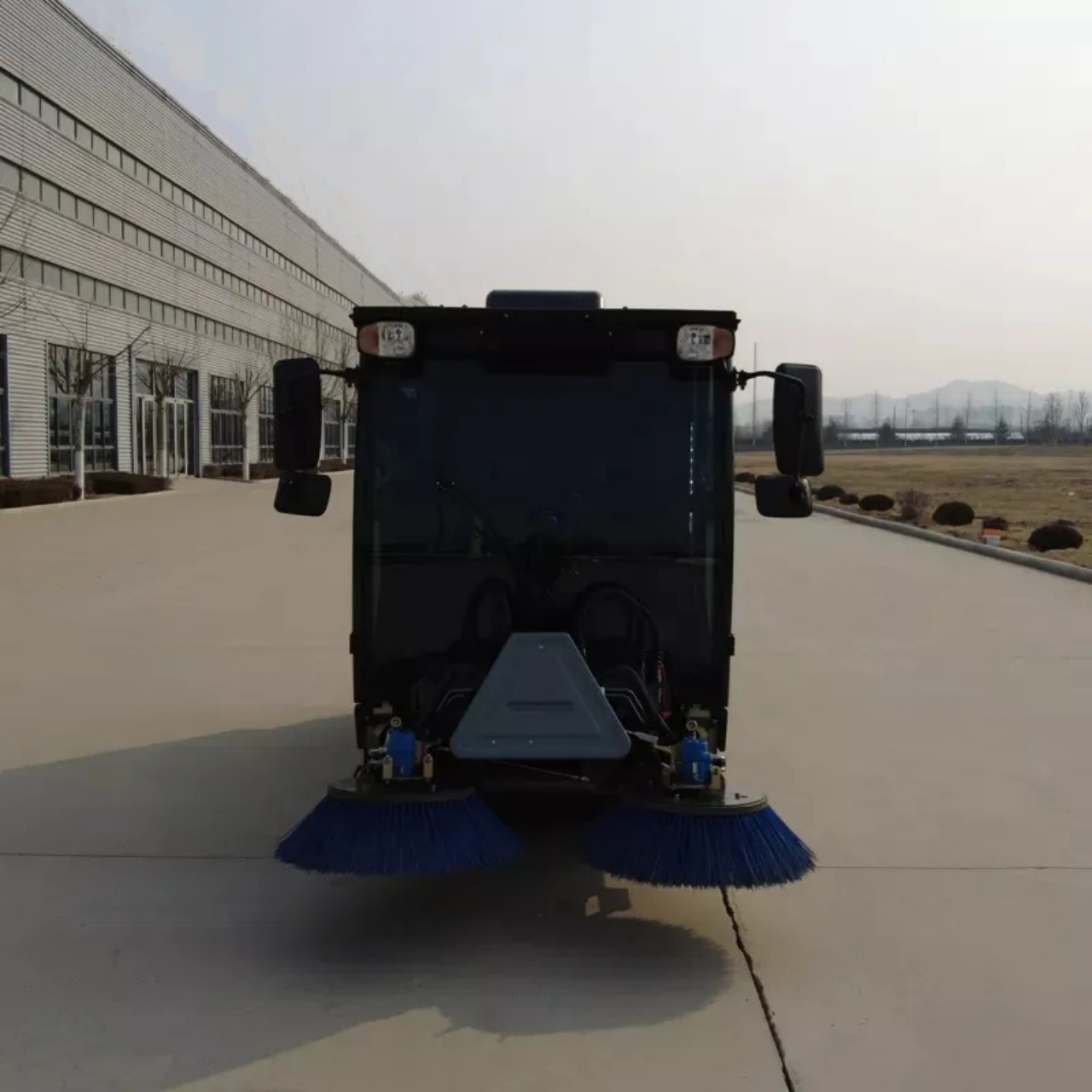 Multipurpose Runway Sweeping 3000 Liters 7