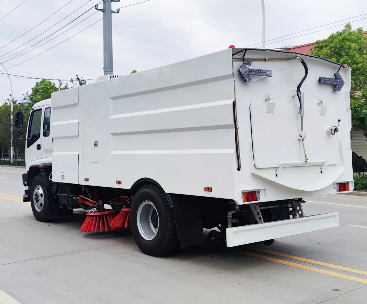 ISUZU FVR City Sweeper 12000 Liters 5